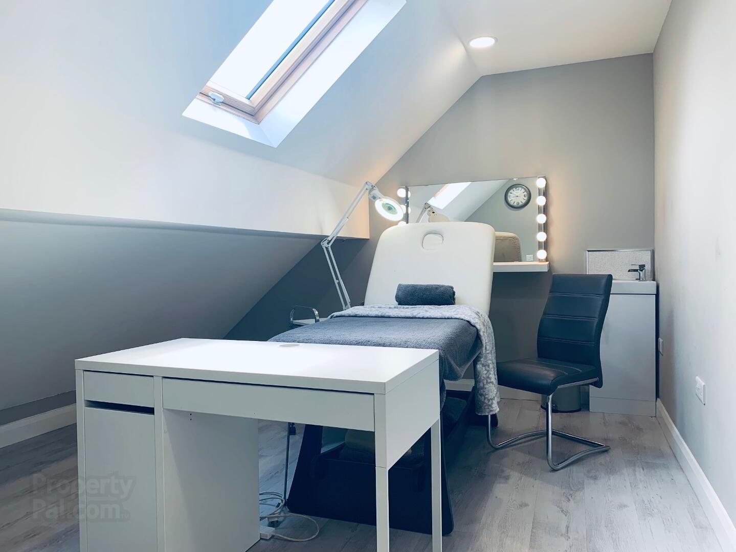 Furnished Beauty Unit First Floor 16 William Mcateer Solutions